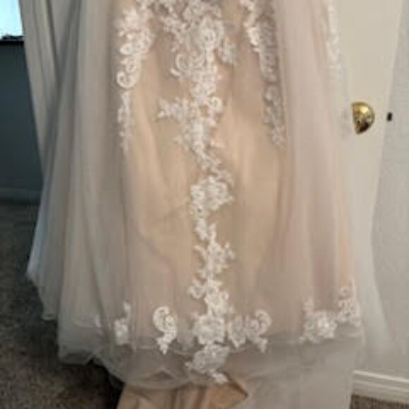 David's Bridal Collection Wedding Dress with Train - Picture 2 of 9